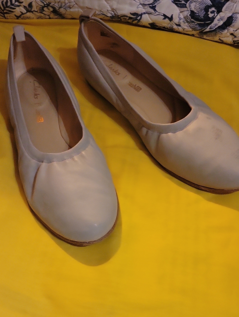 Clarks Grace Mia Tan Leather Ballet Flats Size 8/Euro 39. Like New
